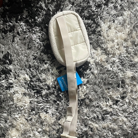 Columbia Cream Fleece Belt Bag - Picture 2 of 3
